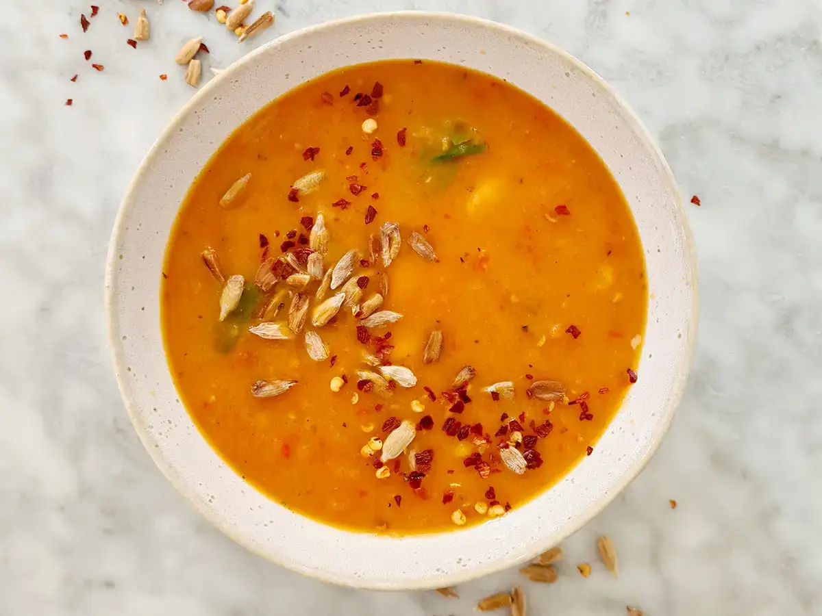 Geroosterde tomaten en paprika soep Geroosterde tomaten en paprika soep