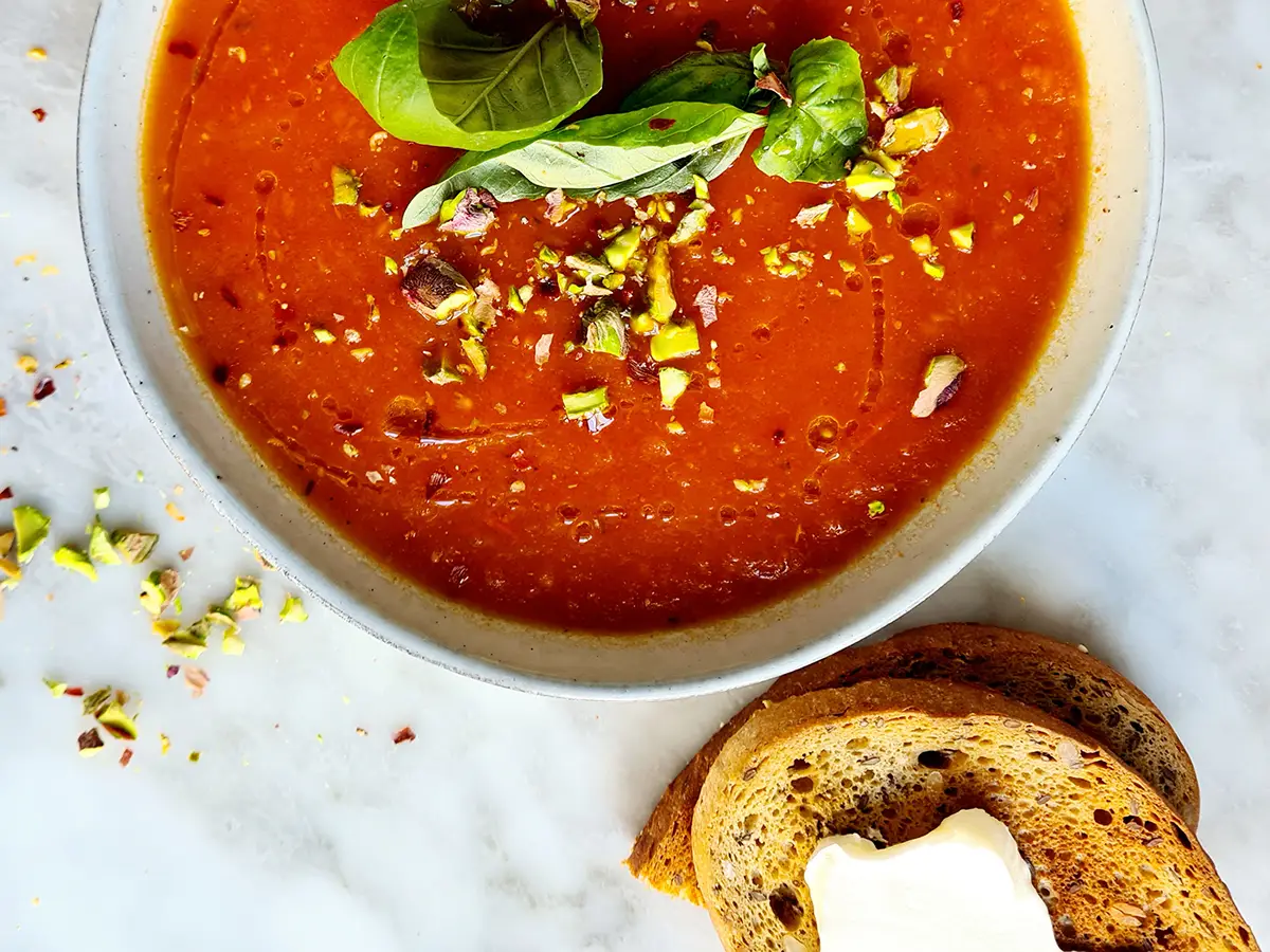 Plantaardige tomatensoep