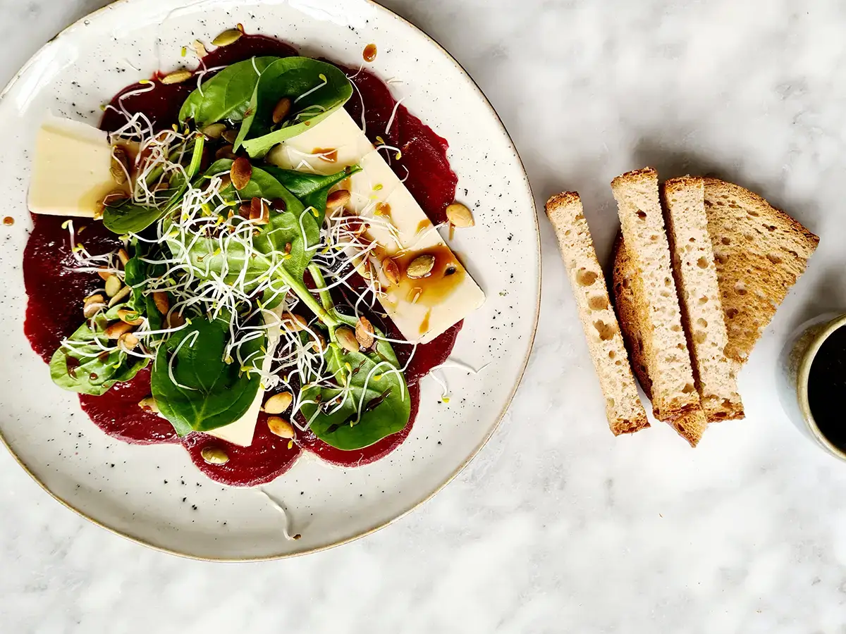 Carpaccio van rode biet en stroop