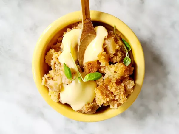 Vegan fruit crumble