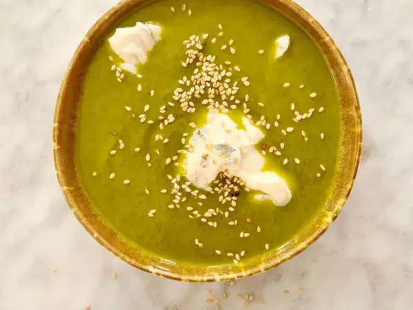 Soep van snijbiet uit de moestuin