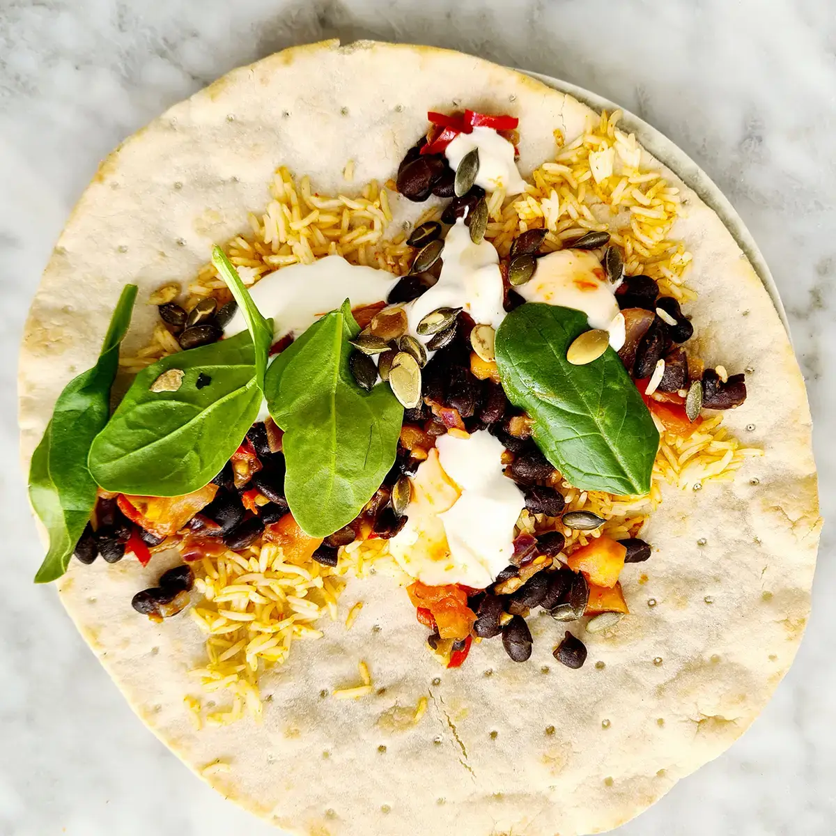Vegan burrito met zwarte bonen