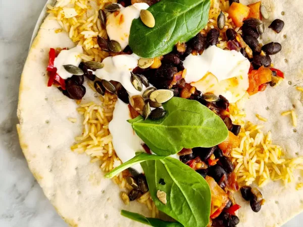 Vegan burrito met zwarte bonen