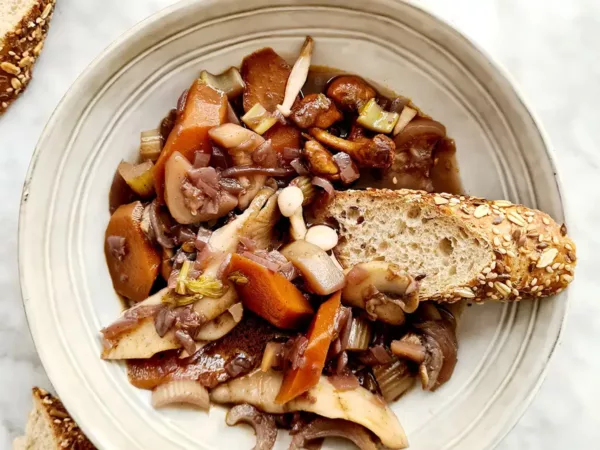 Vegan bourguignon (paddenstoelen bourguignon)
