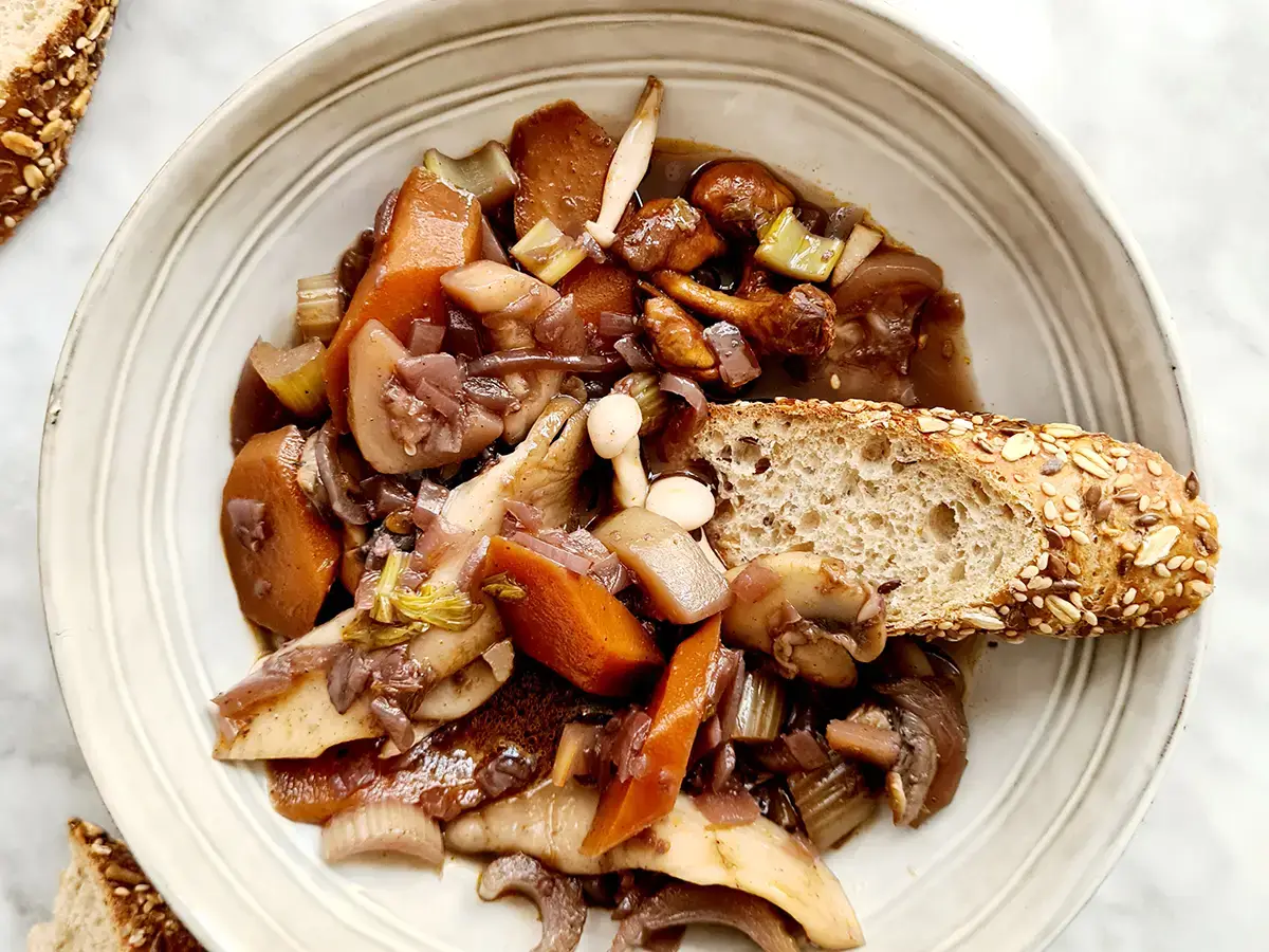 Vegan stoofpot bourguignon maken