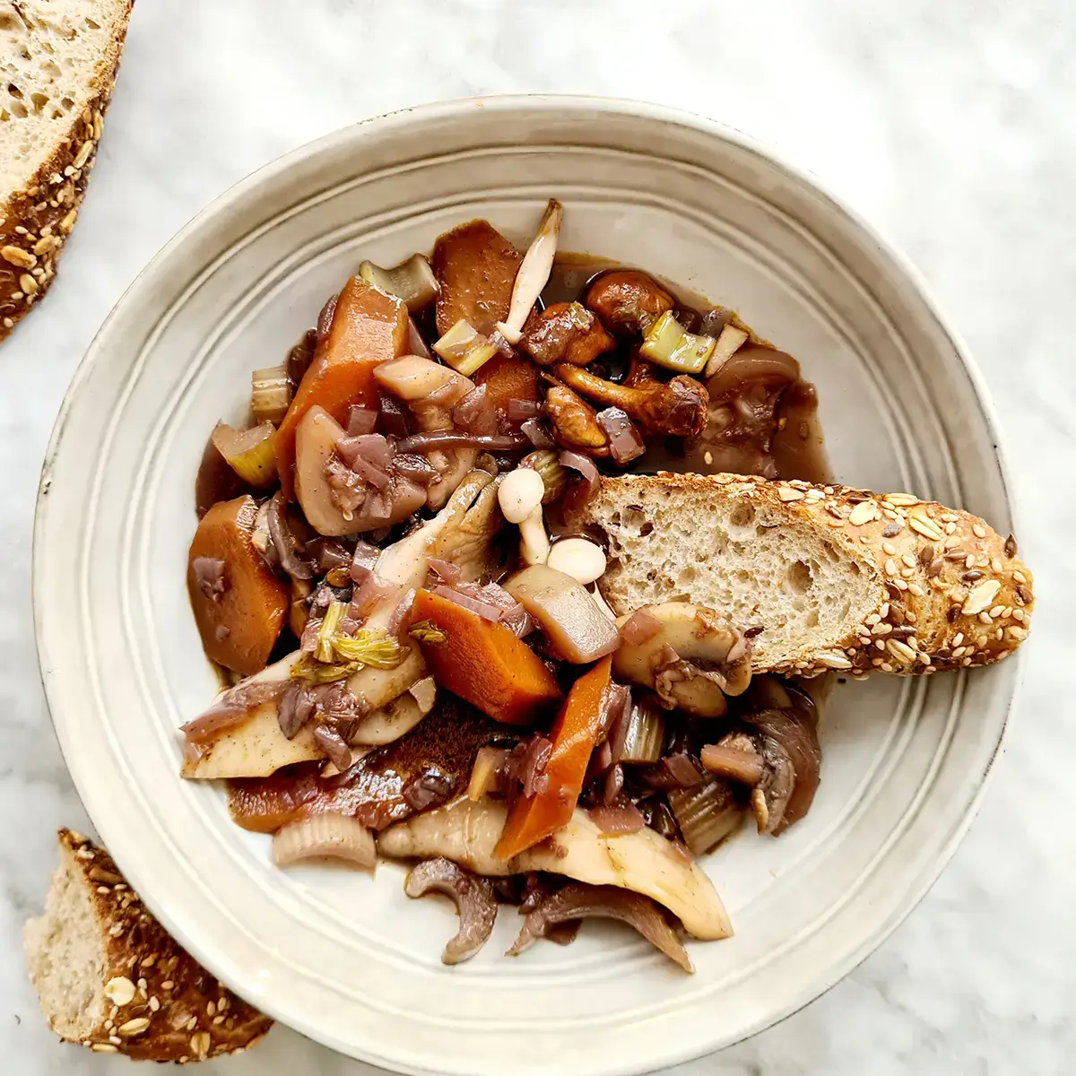 Vegan stoofpot bourguignon