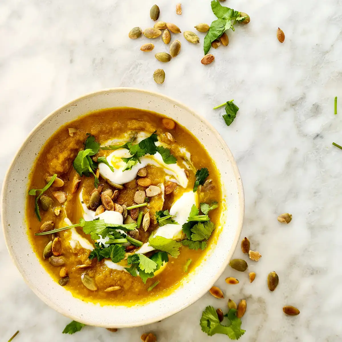 Wortelsoep met koriander eten Wortelsoep met koriander eten