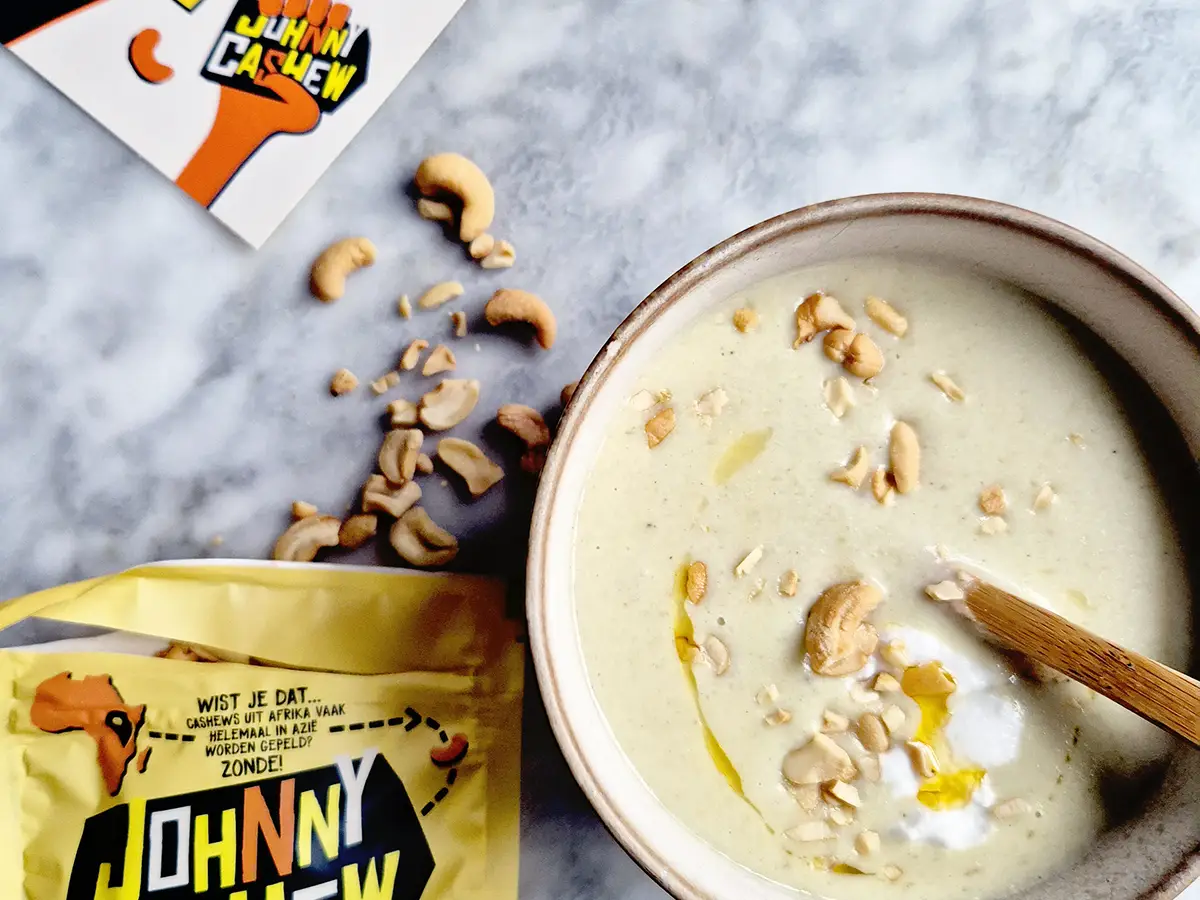 Cashewnotensoep met bleekselderij