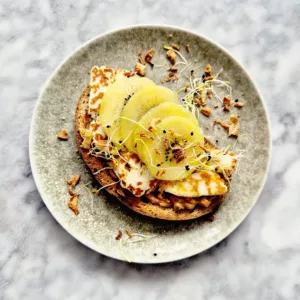 Gegrilde halloumi op toast