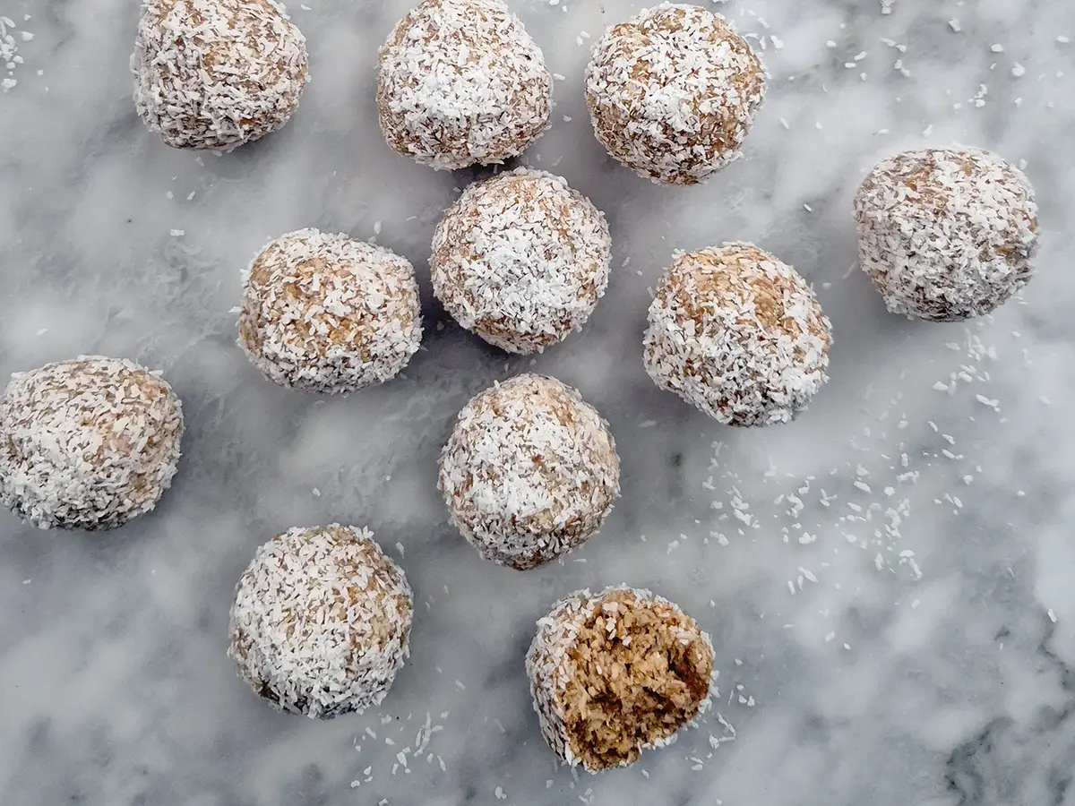 Gezonde carrot cake bliss balls