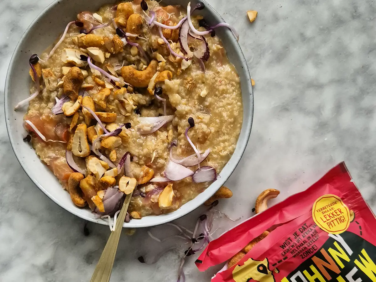 Havermout met chili en tomaten