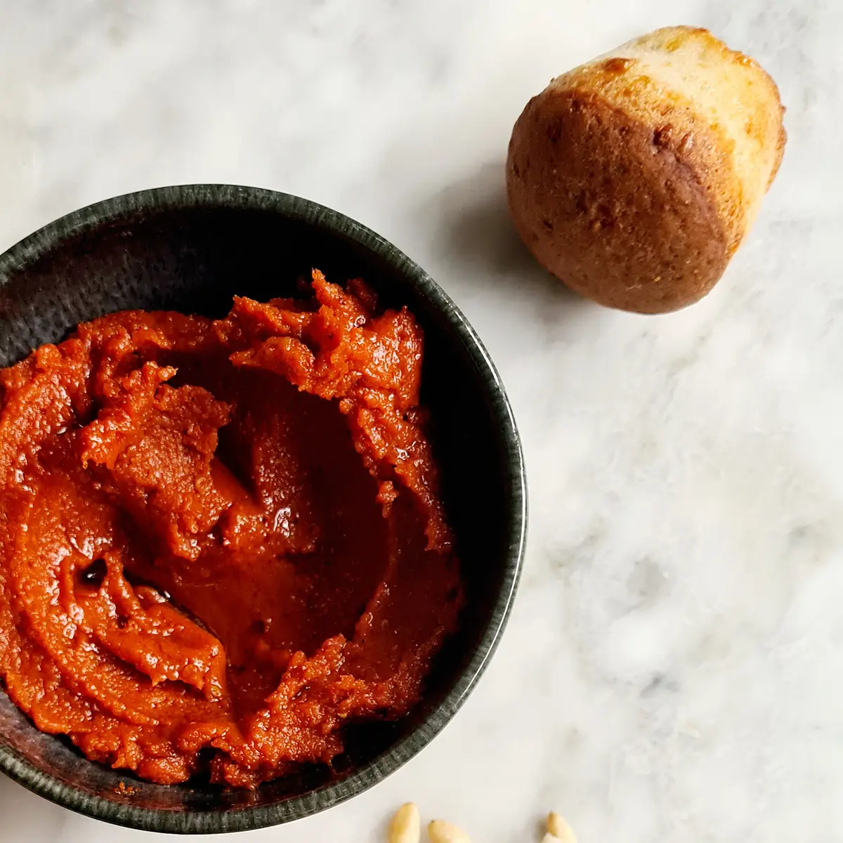Rode pesto of tapenade vegan