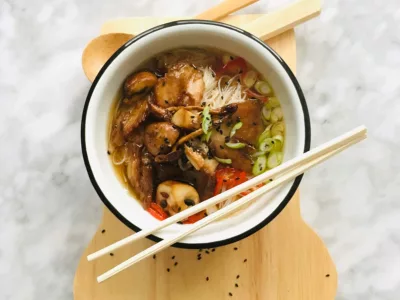 Japanse vegan ramen recept (met kipstuckjes)