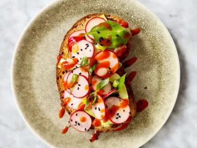 Toast met radijs Toast met radijs en avocado