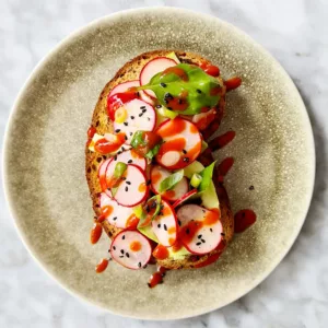 Vezelrijk broodje met radijs avocado